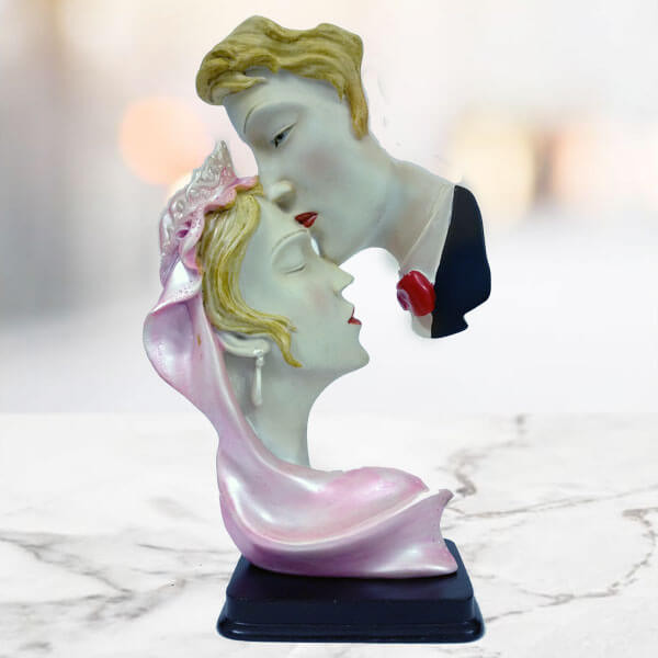 Kissing Couple Faces Figurine